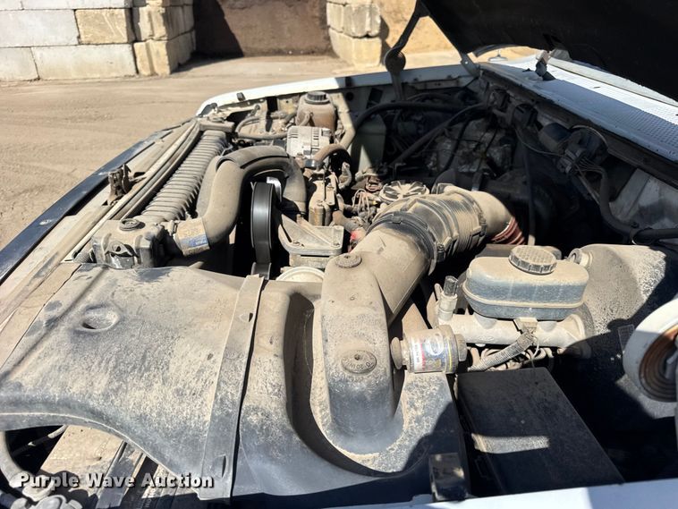 image for item ER0002 1995 Ford F350 Crew Cab dump bed pickup truck