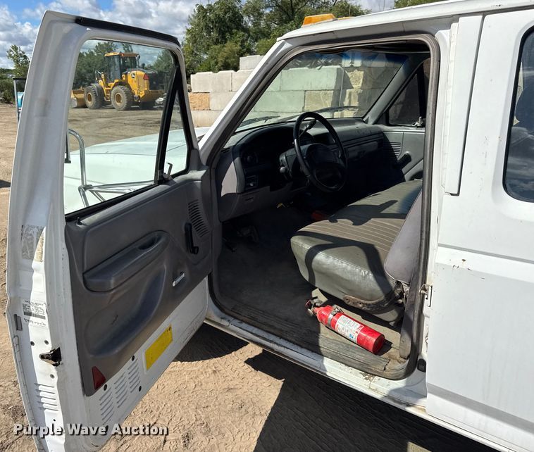 image for item ER0003 1995 Ford F350 Crew Cab dump bed pickup truck