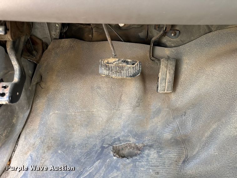 image for item ER0006 1995 Ford F350 Crew Cab dump bed pickup truck