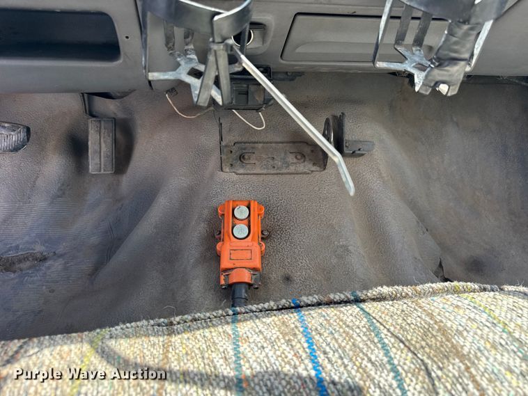 image for item ER0006 1995 Ford F350 Crew Cab dump bed pickup truck