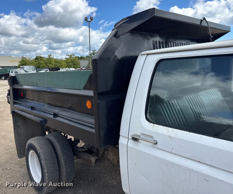 image for item ER0007 1995 Ford F350 Crew Cab dump bed pickup truck