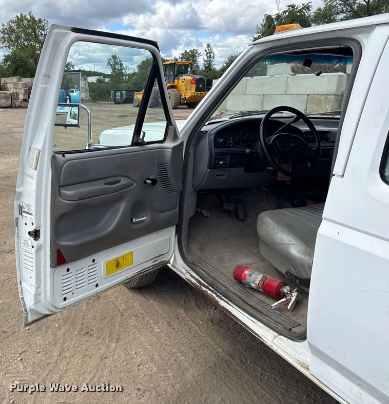 image for item ER0007 1995 Ford F350 Crew Cab dump bed pickup truck