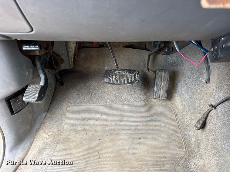 image for item ER0007 1995 Ford F350 Crew Cab dump bed pickup truck