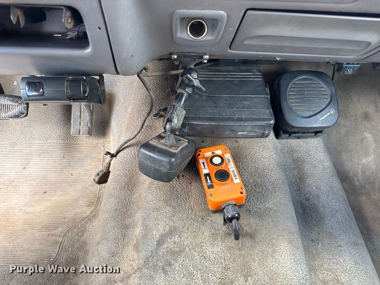 image for item ER0007 1995 Ford F350 Crew Cab dump bed pickup truck