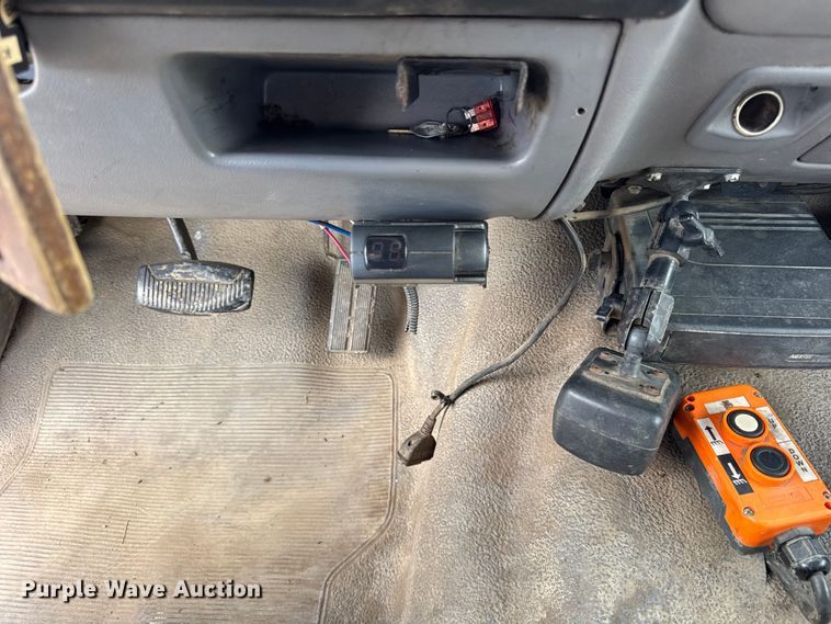 image for item ER0007 1995 Ford F350 Crew Cab dump bed pickup truck