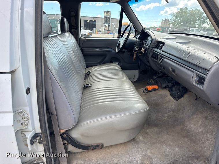 image for item ER0007 1995 Ford F350 Crew Cab dump bed pickup truck