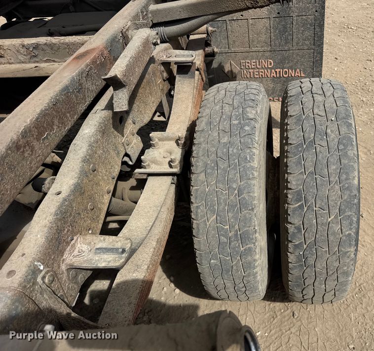 image for item ER0007 1995 Ford F350 Crew Cab dump bed pickup truck