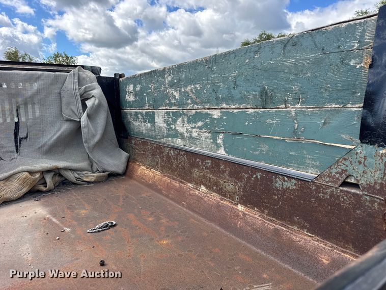 image for item ER0008 1995 Ford F350 Crew Cab dump bed pickup truck