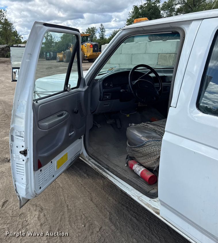 image for item ER0008 1995 Ford F350 Crew Cab dump bed pickup truck