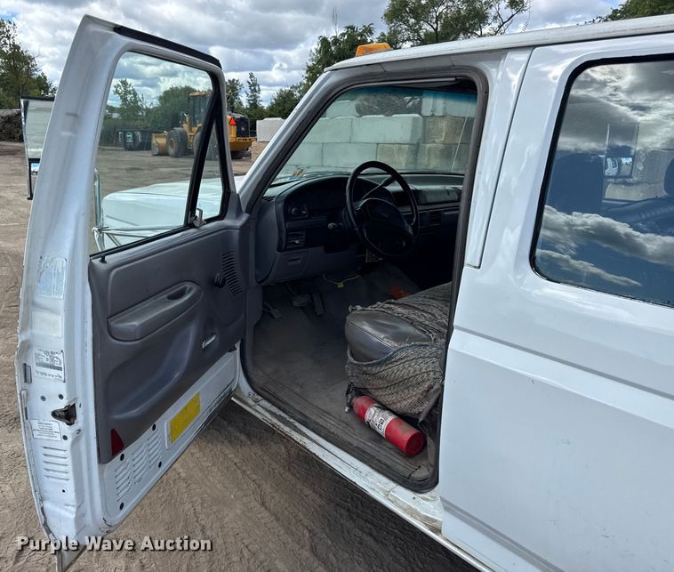 image for item ER0008 1995 Ford F350 Crew Cab dump bed pickup truck