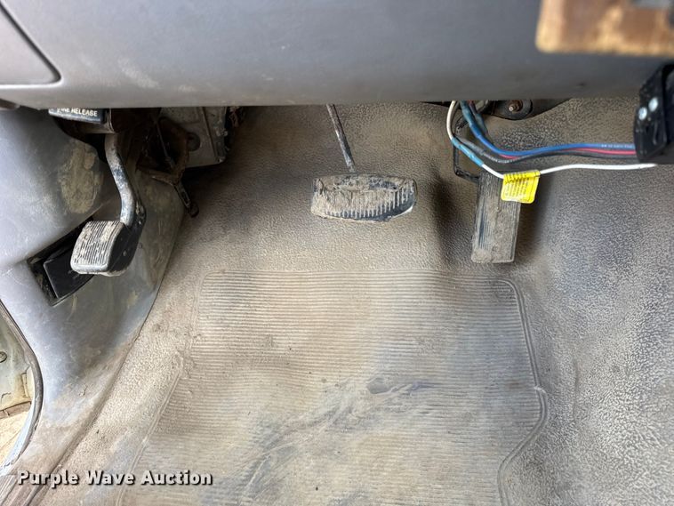 image for item ER0008 1995 Ford F350 Crew Cab dump bed pickup truck