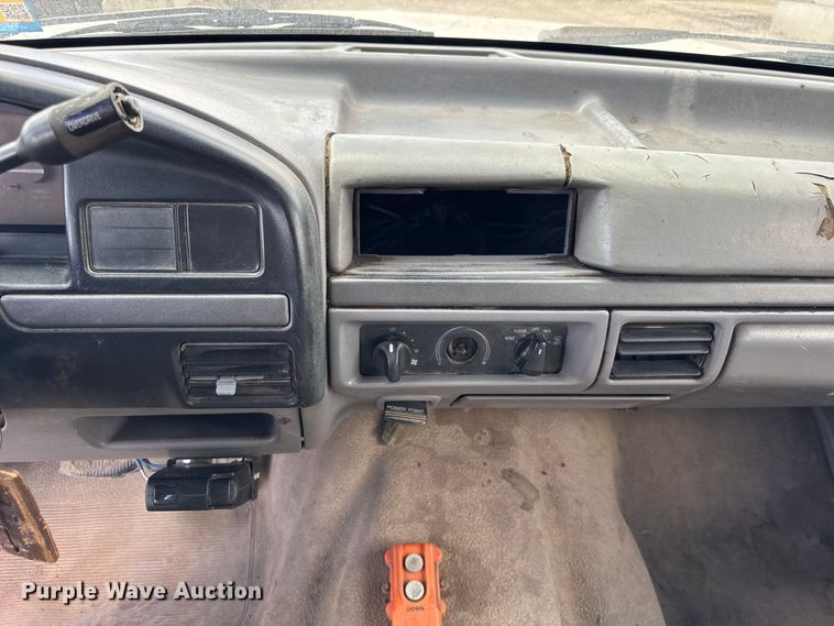 image for item ER0008 1995 Ford F350 Crew Cab dump bed pickup truck