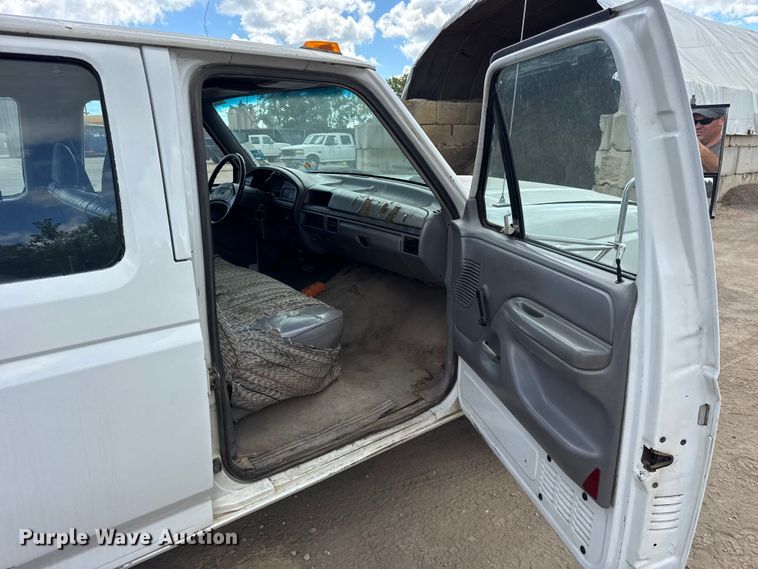 image for item ER0008 1995 Ford F350 Crew Cab dump bed pickup truck