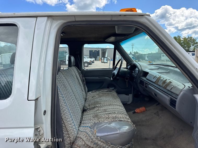 image for item ER0008 1995 Ford F350 Crew Cab dump bed pickup truck