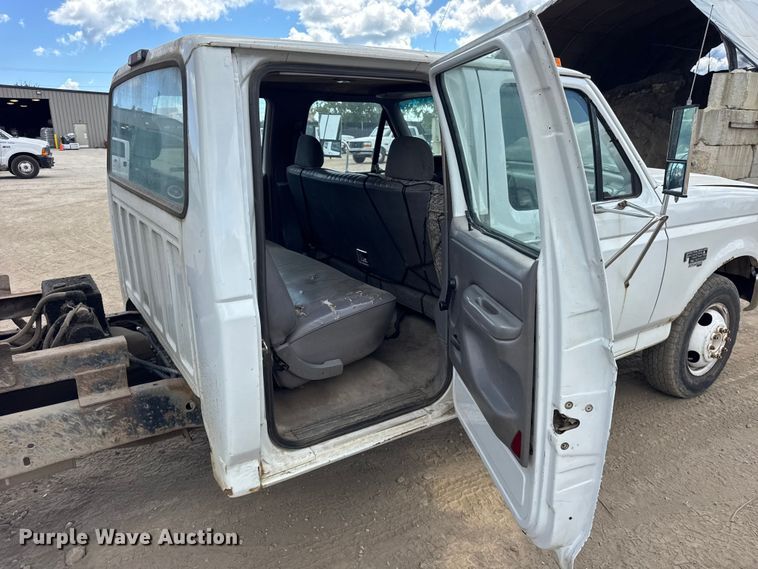 image for item ER0008 1995 Ford F350 Crew Cab dump bed pickup truck