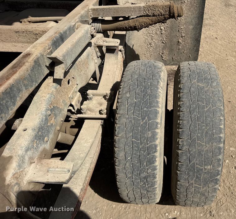 image for item ER0008 1995 Ford F350 Crew Cab dump bed pickup truck