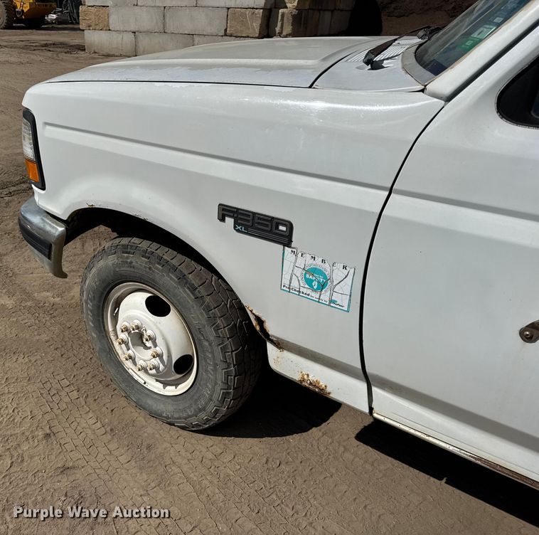 image for item ER0009 1995 Ford F350 Crew Cab dump bed pickup truck