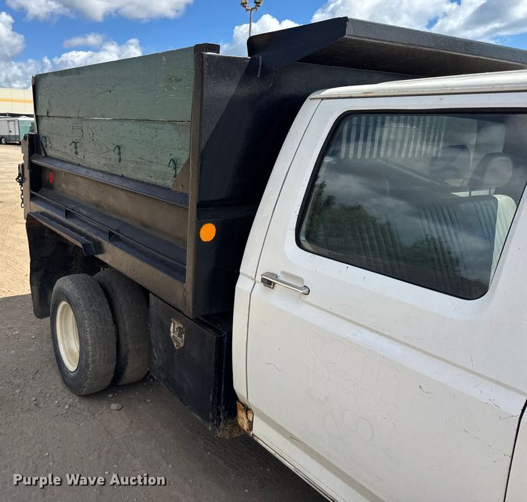 image for item ER0009 1995 Ford F350 Crew Cab dump bed pickup truck