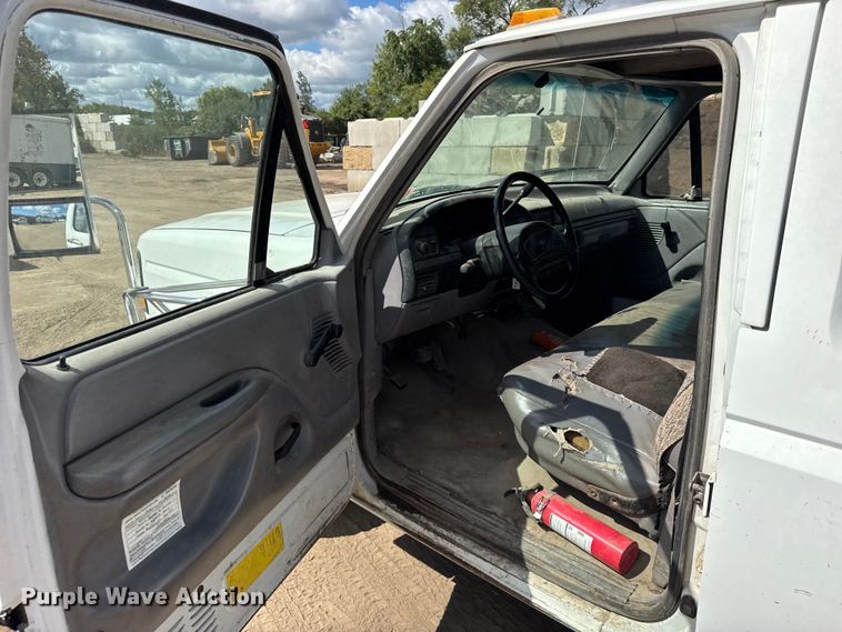 image for item ER0009 1995 Ford F350 Crew Cab dump bed pickup truck