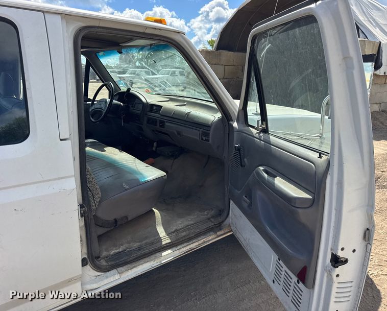 image for item ER0009 1995 Ford F350 Crew Cab dump bed pickup truck