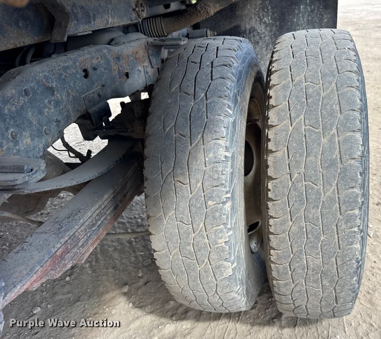 image for item ER0009 1995 Ford F350 Crew Cab dump bed pickup truck