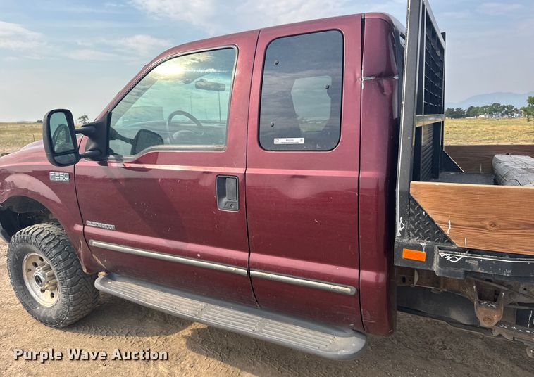 image for item ER2260 2000 Ford F250 Super Duty SuperCab flatbed pickup truck