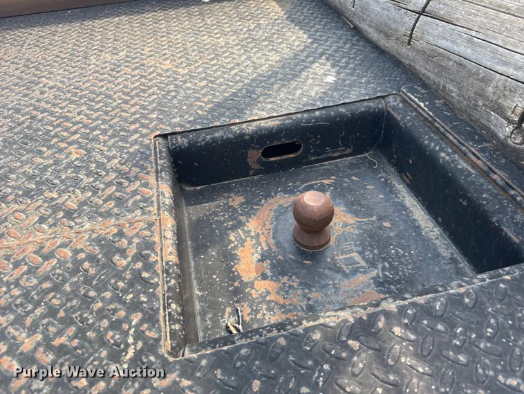 image for item ER2260 2000 Ford F250 Super Duty SuperCab flatbed pickup truck