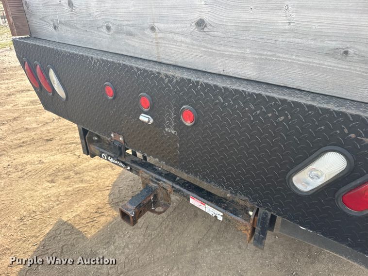 image for item ER2260 2000 Ford F250 Super Duty SuperCab flatbed pickup truck