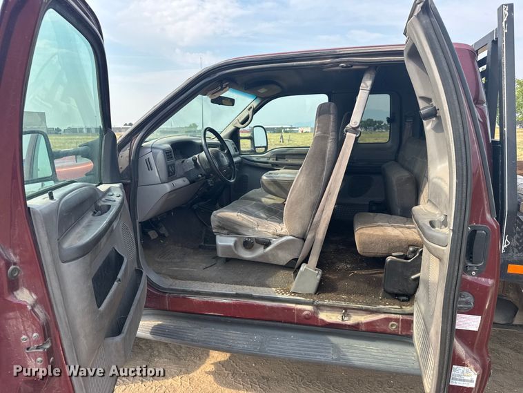 image for item ER2260 2000 Ford F250 Super Duty SuperCab flatbed pickup truck