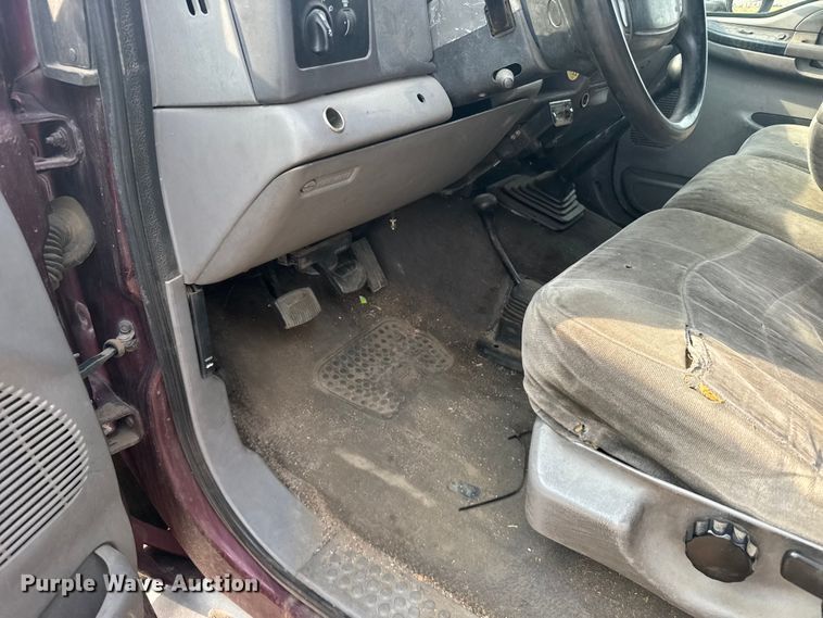 image for item ER2260 2000 Ford F250 Super Duty SuperCab flatbed pickup truck