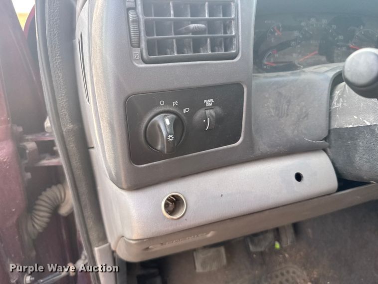 image for item ER2260 2000 Ford F250 Super Duty SuperCab flatbed pickup truck