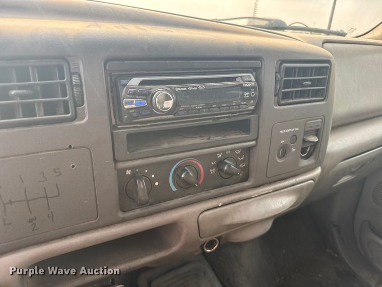 image for item ER2260 2000 Ford F250 Super Duty SuperCab flatbed pickup truck