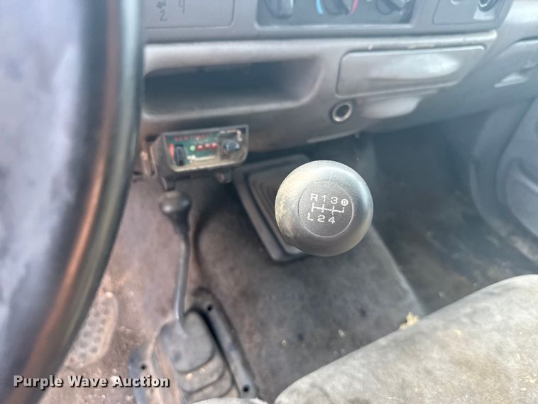 image for item ER2260 2000 Ford F250 Super Duty SuperCab flatbed pickup truck