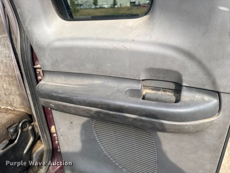 image for item ER2260 2000 Ford F250 Super Duty SuperCab flatbed pickup truck