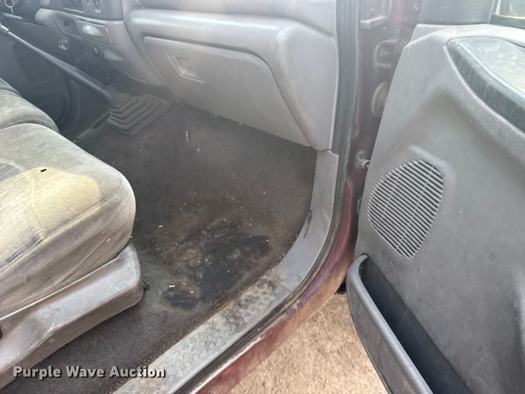 image for item ER2260 2000 Ford F250 Super Duty SuperCab flatbed pickup truck