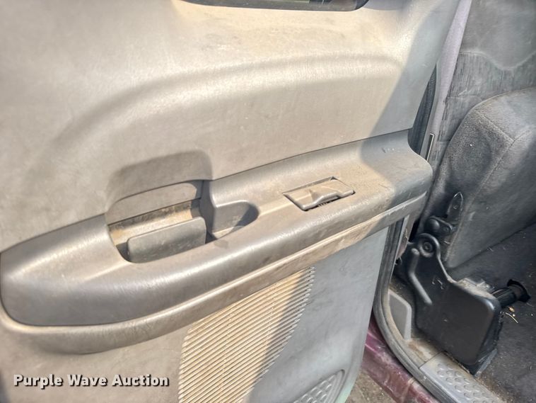 image for item ER2260 2000 Ford F250 Super Duty SuperCab flatbed pickup truck