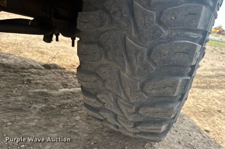 image for item ER2260 2000 Ford F250 Super Duty SuperCab flatbed pickup truck