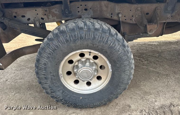 image for item ER2260 2000 Ford F250 Super Duty SuperCab flatbed pickup truck