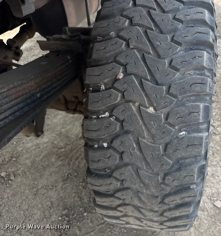 image for item ER2260 2000 Ford F250 Super Duty SuperCab flatbed pickup truck