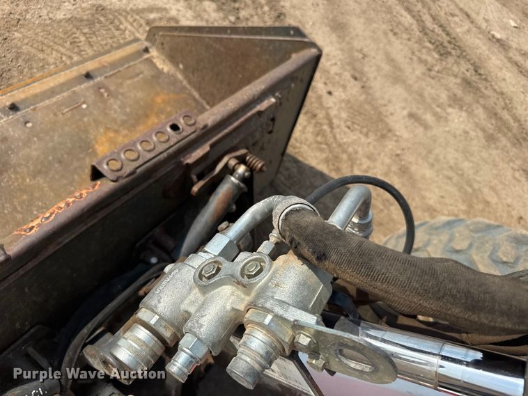 image for item ER2261 2014 Bobcat 5600 Toolcat utility vehicle