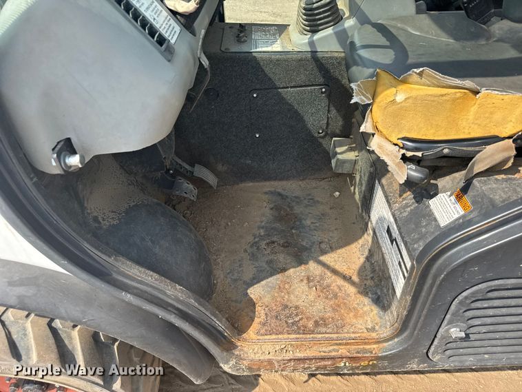 image for item ER2261 2014 Bobcat 5600 Toolcat utility vehicle
