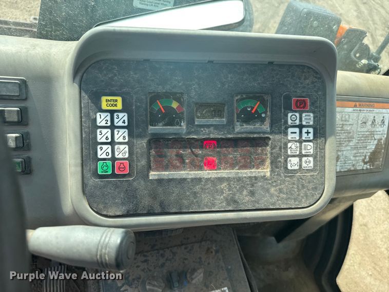 image for item ER2261 2014 Bobcat 5600 Toolcat utility vehicle