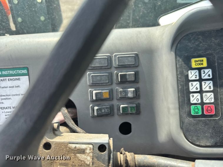 image for item ER2261 2014 Bobcat 5600 Toolcat utility vehicle