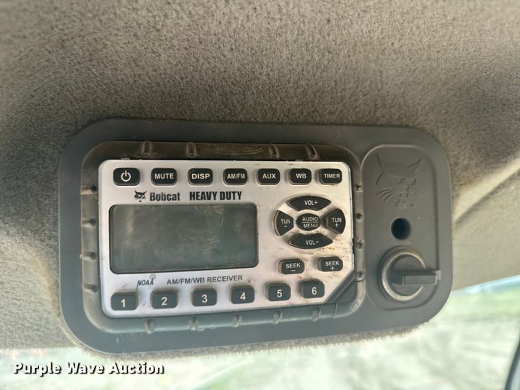 image for item ER2261 2014 Bobcat 5600 Toolcat utility vehicle