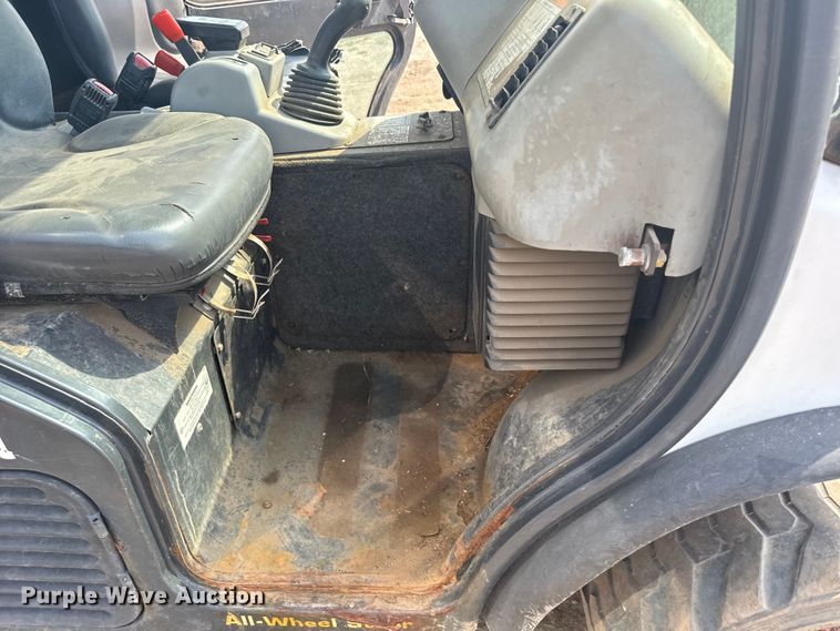 image for item ER2261 2014 Bobcat 5600 Toolcat utility vehicle