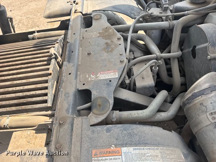 image for item ER2261 2014 Bobcat 5600 Toolcat utility vehicle