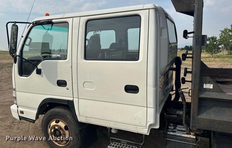 image for item ER2262 2006 GMC W4500 Crew Cab dump truck