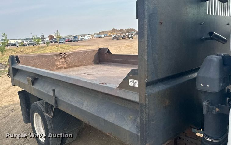 image for item ER2262 2006 GMC W4500 Crew Cab dump truck