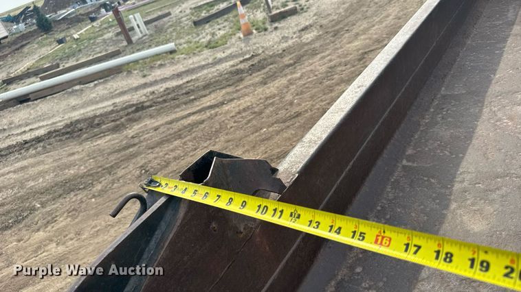 image for item ER2262 2006 GMC W4500 Crew Cab dump truck