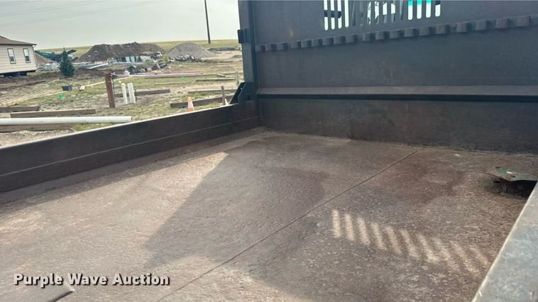 image for item ER2262 2006 GMC W4500 Crew Cab dump truck